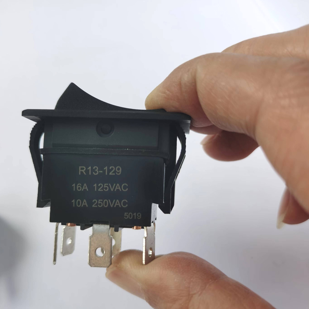R13-129 4Pin 6Pins 125/250V 16 - Power Tools recension och pris